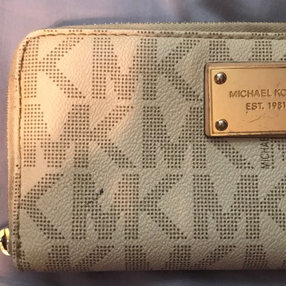 Michael Kors wallet - Picture 2 of 2